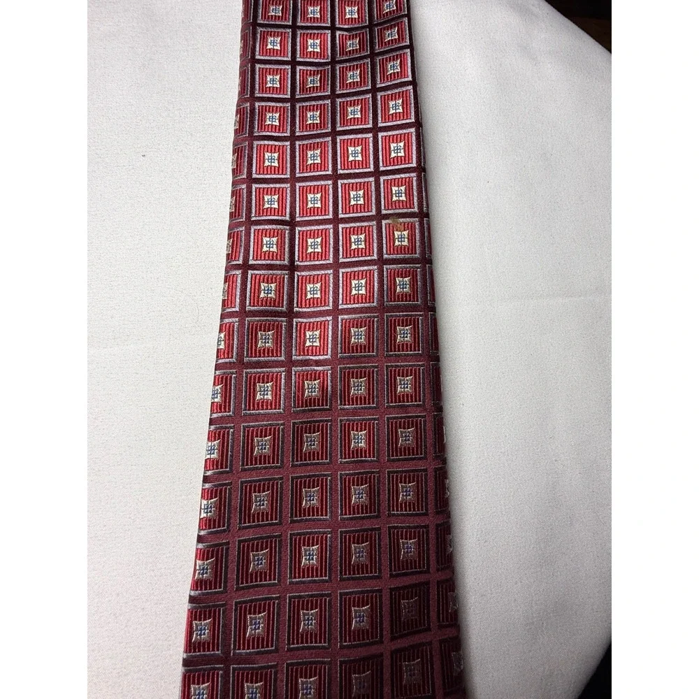JOS A BANK Signature Silk Geometric Pattern Burgundy‎ Mens Necktie